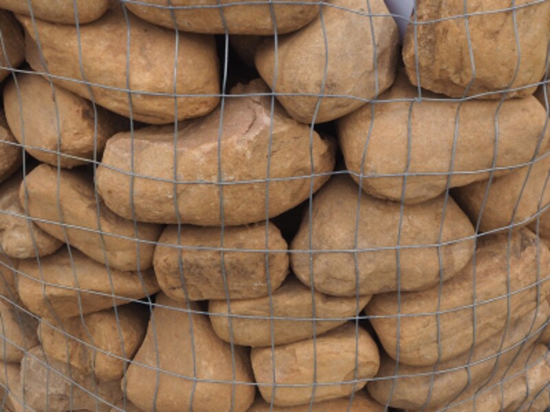 medium river rock pallets